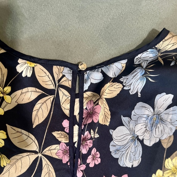 Vince Camuto blouse size 1X Spring colors - Picture 6 of 8